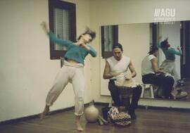 Florencia Martinelli y Nicolás Arnicho en clase de Contradanza