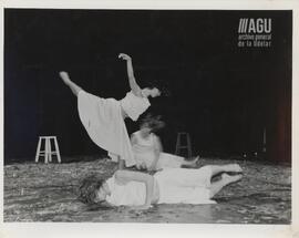 Fotografía de coreografía "De ángeles y pequeñeces".